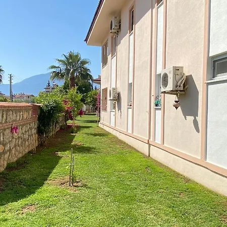Lisa Garden Villa *